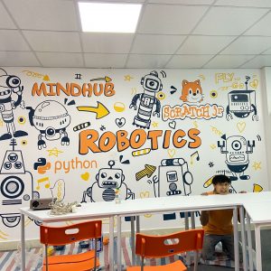 vẽ tranh tường phòng học năng khiếu cho bé yêu công nghệ