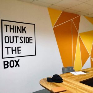 tranh văn phòng thing out side the box