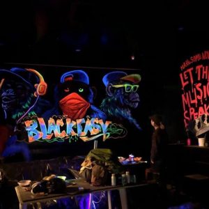 tranh tường phát sáng, blackeasy trần phú